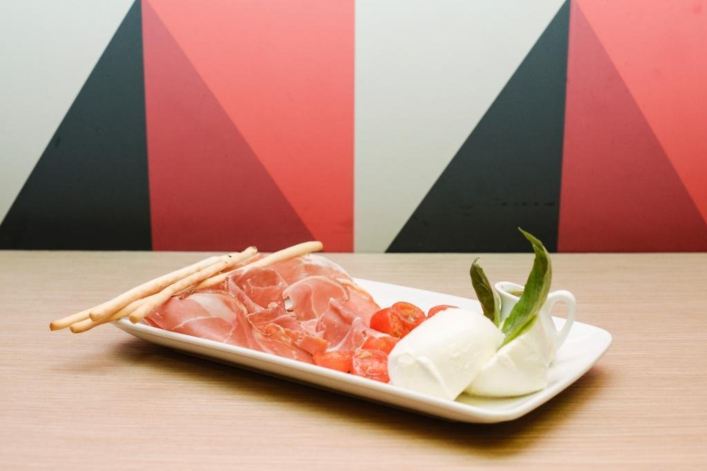 Mozzarella di bufala campana-125g et speck.jpg