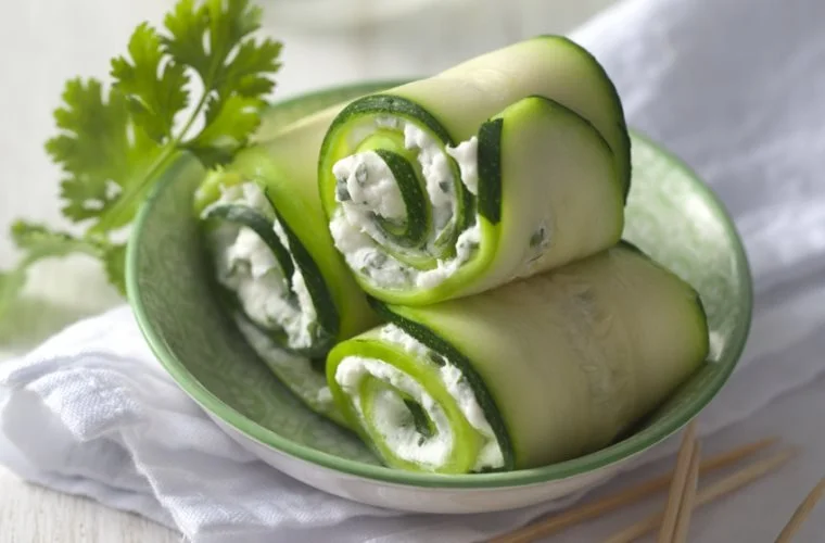 Plateau de 30 rouleaux involtini de courgettes et ricotta