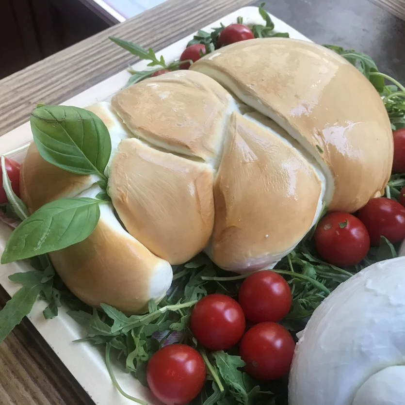 Tresse fumée de Mozzarella, tomates cerises et artichauds des Pouilles