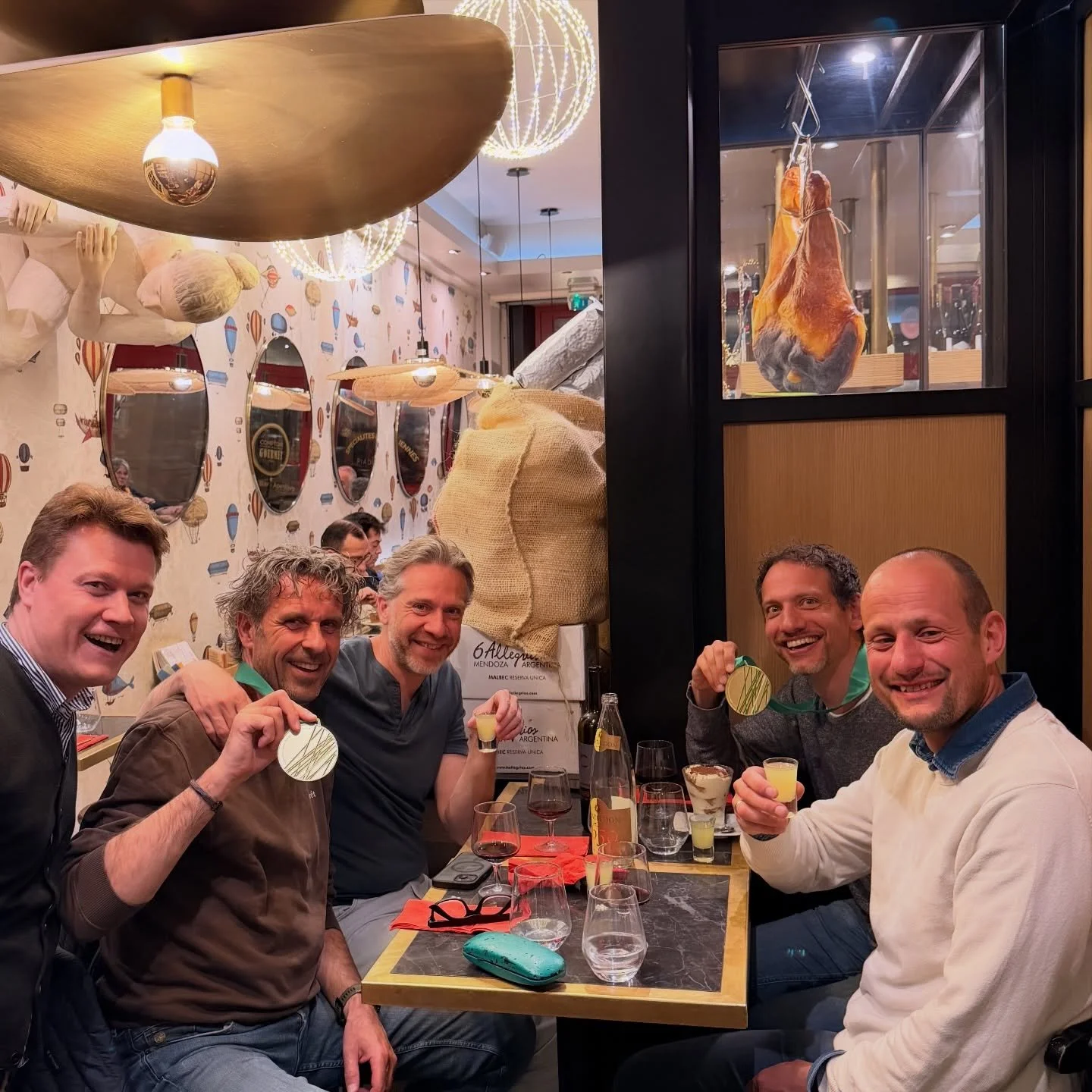 @parismarathon : Les Meilleurs ont f&ecirc;t&eacute; leurs victoires au Comptoir Gourmet !
F&Eacute;LICITATIONS &Agrave; EUX ET A TOUS LES AUTRES 🥇
A l&rsquo;ann&eacute;e prochaine !