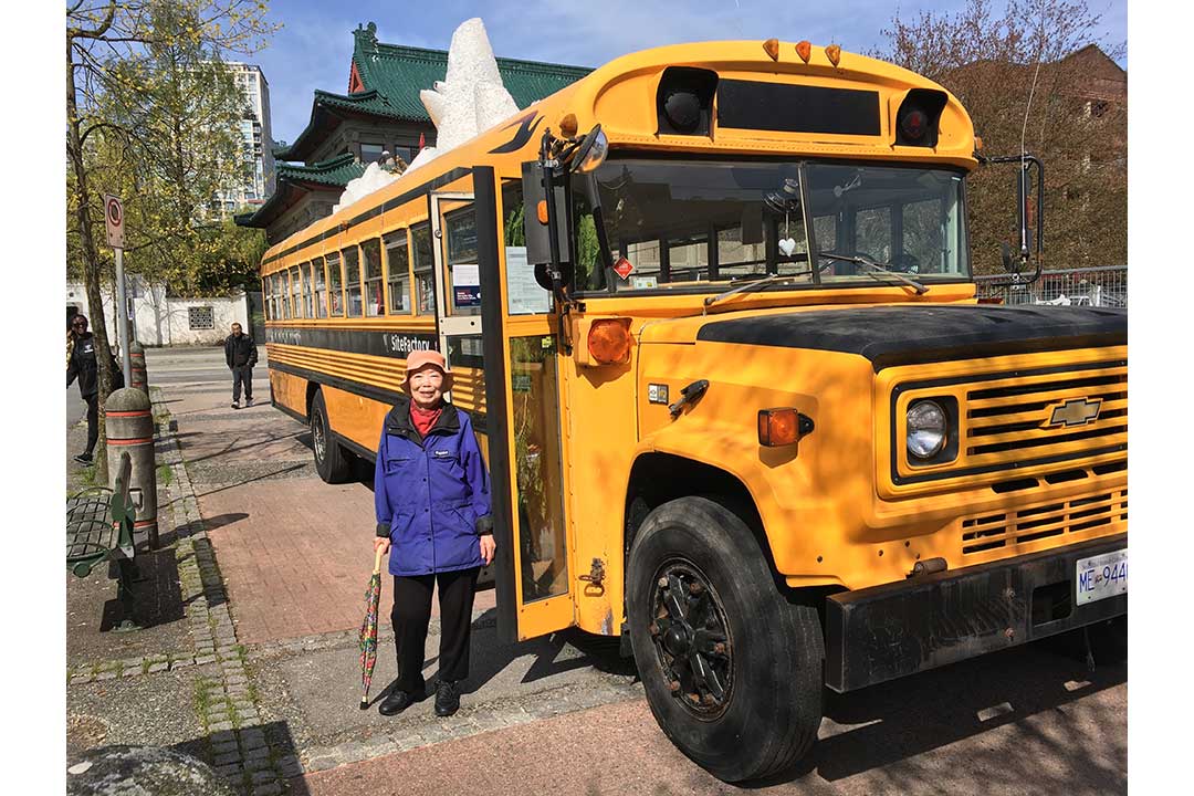 mum-&-bus-IMG_3274-WEB.jpg