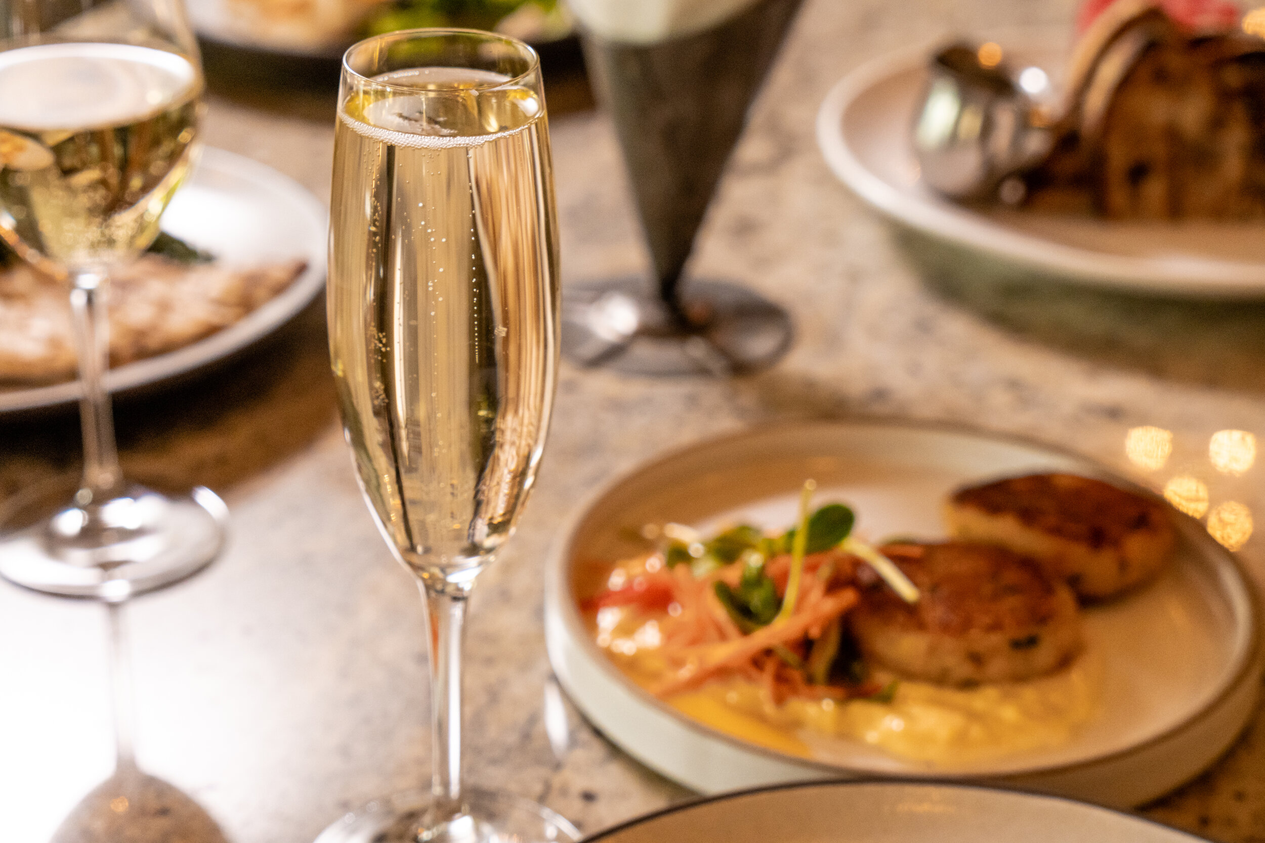Reservations — Luna Restaurant