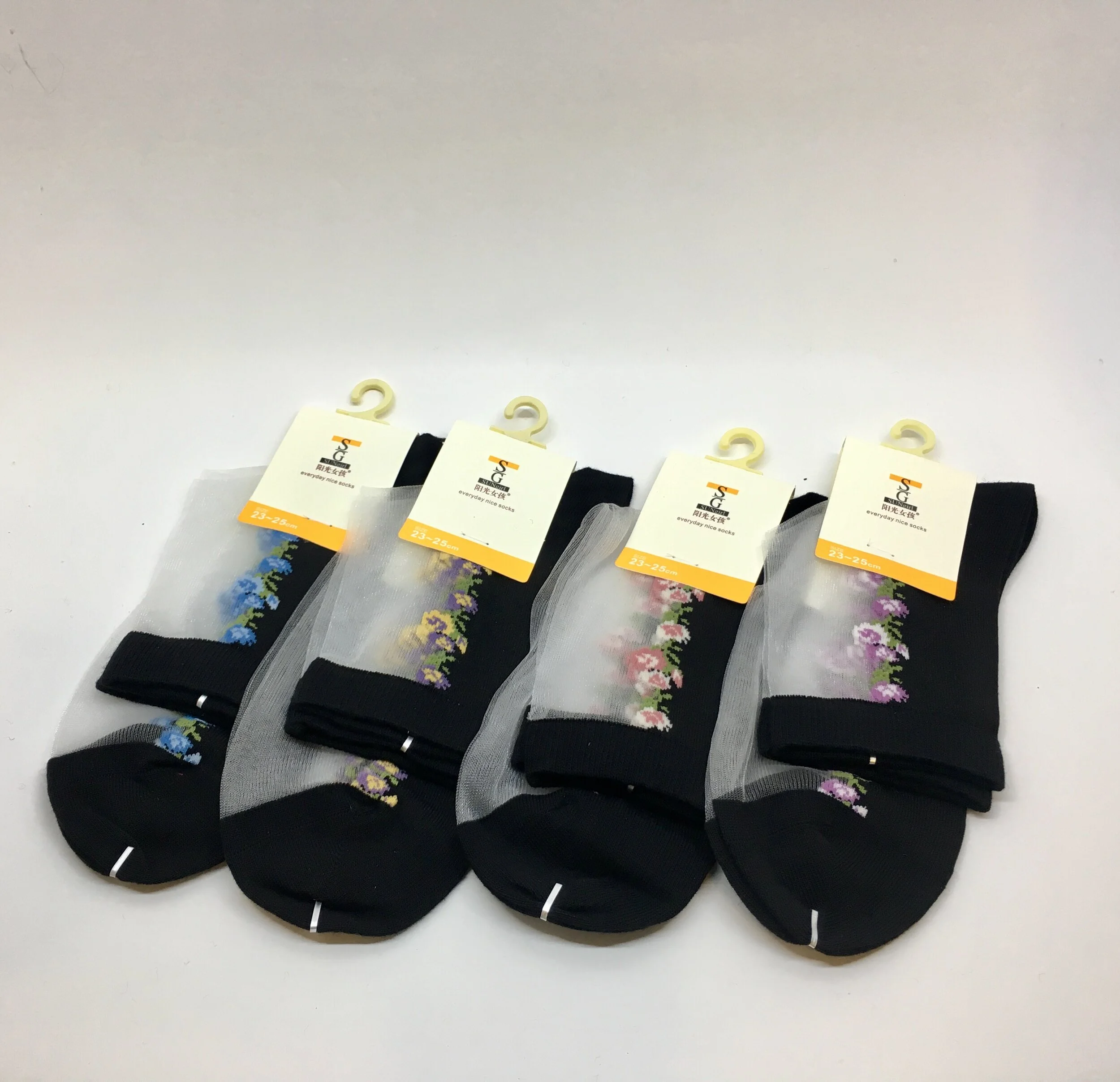 Quatuor de chaussettes fleuries