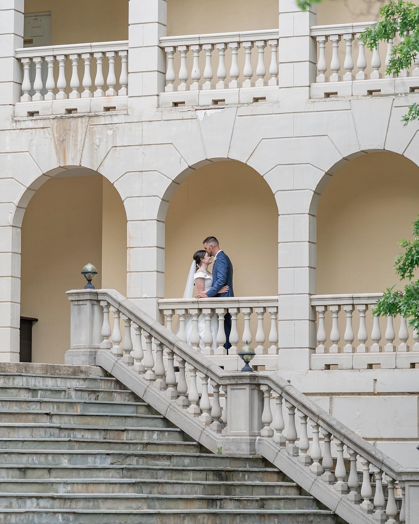The Spanish steps at @airlieva are such a classic backdrop. We had a blast at yesterday&rsquo;s wedding and we are packing everything up again for another great wedding today! 
.
.
.
.
.
#weddingphotography #weddingphotographer #sonyphotography #sony