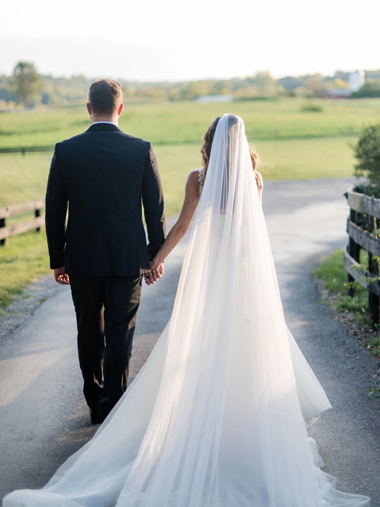 Look at this couple 🤩Congratulations to Jennifer and Thomas! 
.
@goodstoneinn 
Talented 📷team:  @graciew.photography @maiphotographysyr