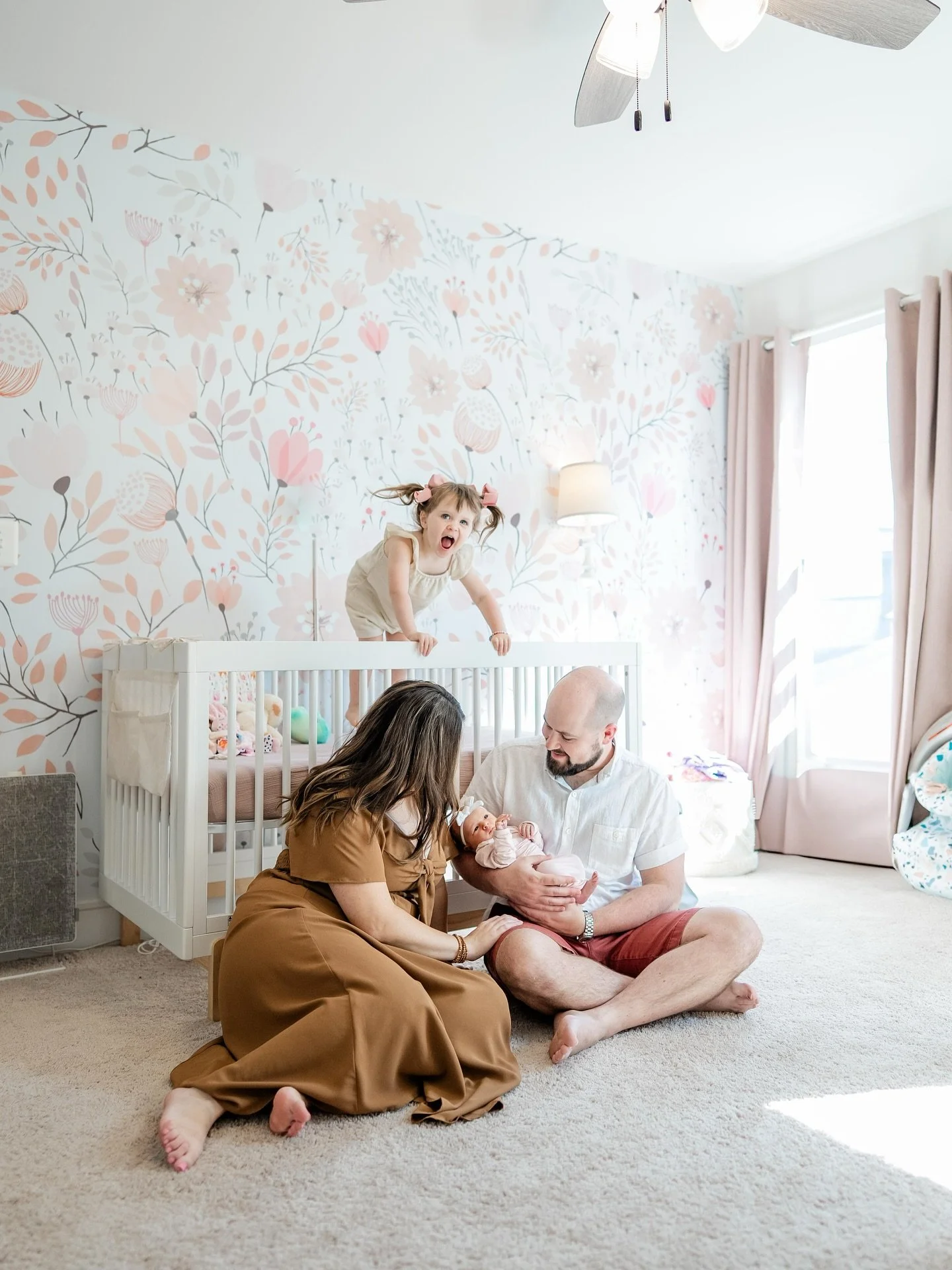 I thoroughly enjoyed this session with baby Indie this week ✨Family, newborn, and engagement sessions are ramping up this month!! 
.
.
.
.
.
#newbornphotography #newborn #bigsister #lifestylephotographer #virginiaphotographer #sonyphotographer #newbo