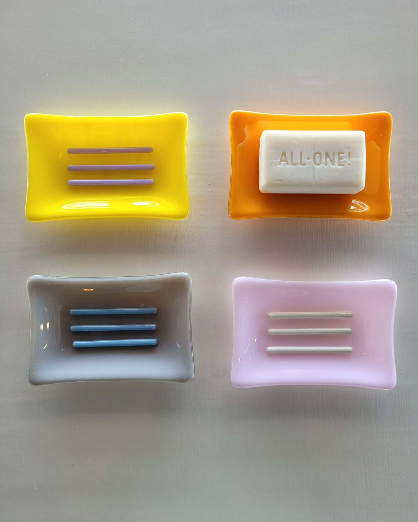 PANTRY HIGHLIGHT:
Stephanie Smith Fused Glass Dishware

Under the guidance of island artist Terri Roush, Stephanie Smith has been creating one-of-a-kind dishware&mdash;mostly from scrap materials from Terri&rsquo;s studio. These fused glass pieces ar