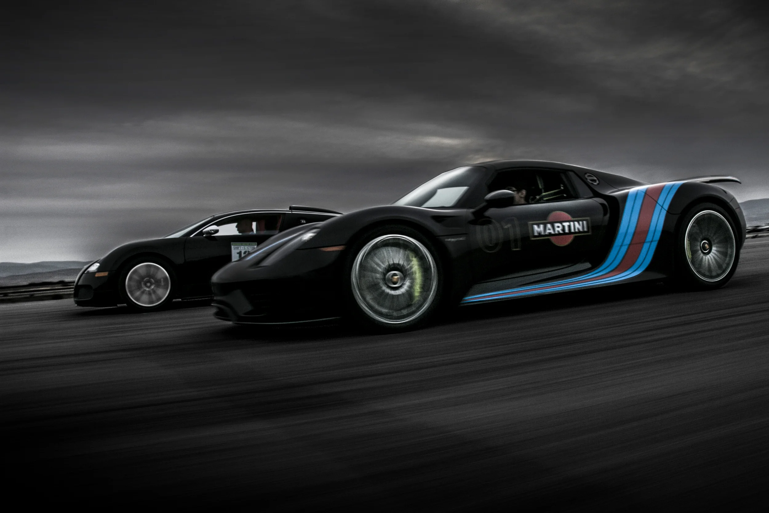 Coalinga Oct 26th 2015 Bugatti Veyron vs 918 