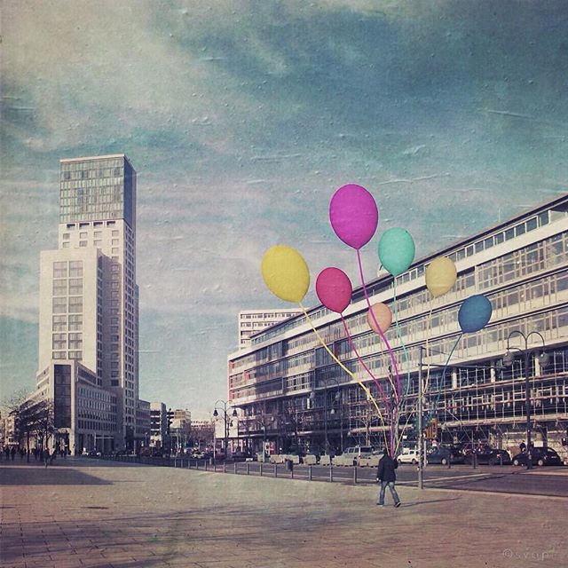 Edit by @s_v_o_p
&quot;The Man with the Balloons&quot;

#lorystripes 
Great concept, splendid execution :)