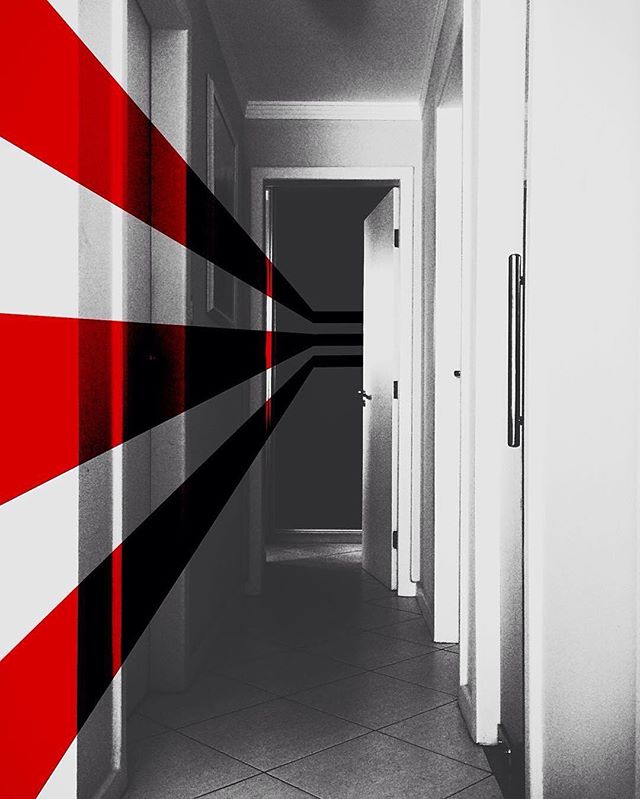 Edit by @andresenasf
&quot;Passage ..&quot; #lorystripes 
Nice color splash feel to this simple Lorystripes edit!