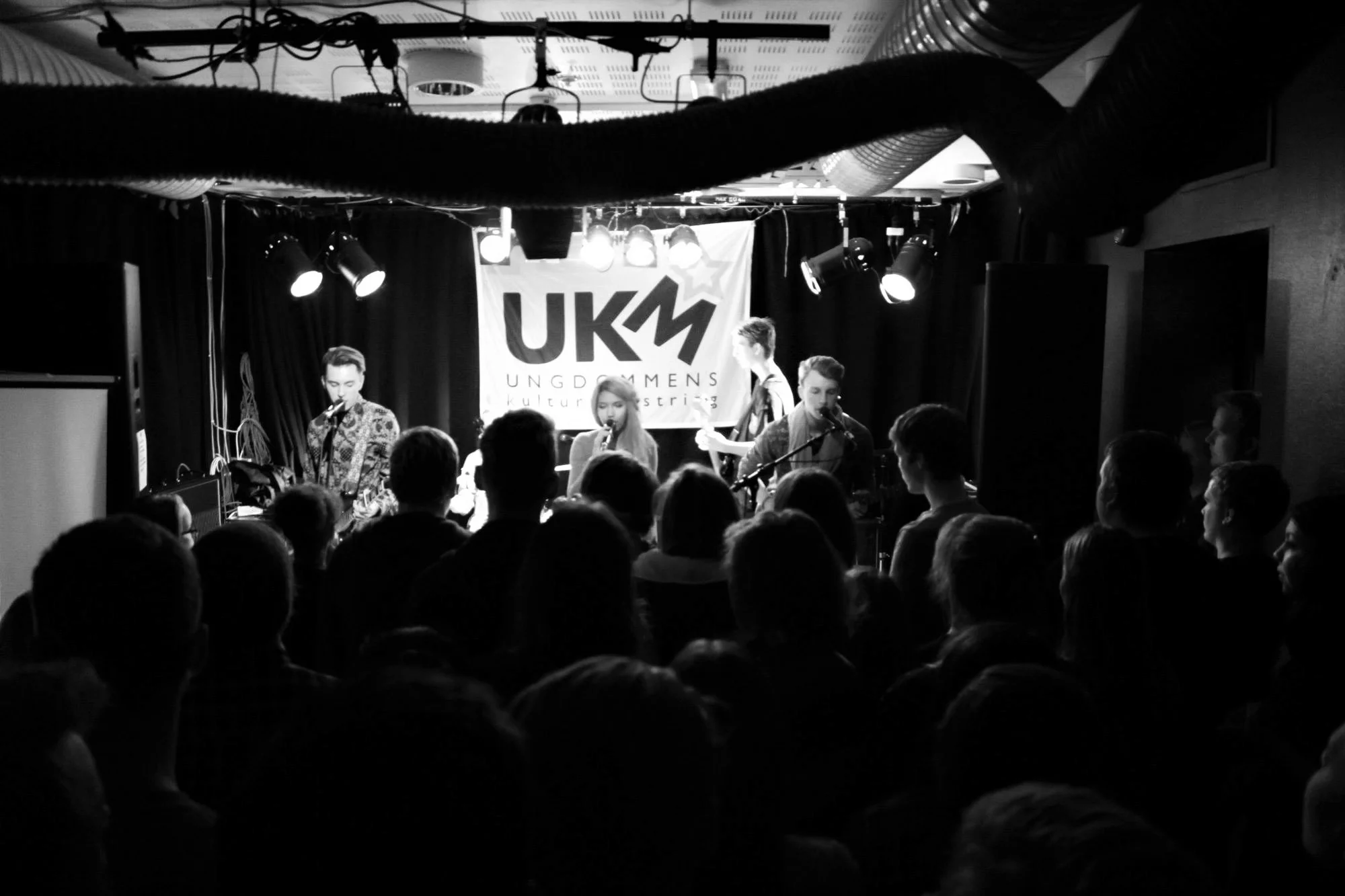 Det ferske Harstad-bandet Santus på scenen under UKM: Earlybird 2015