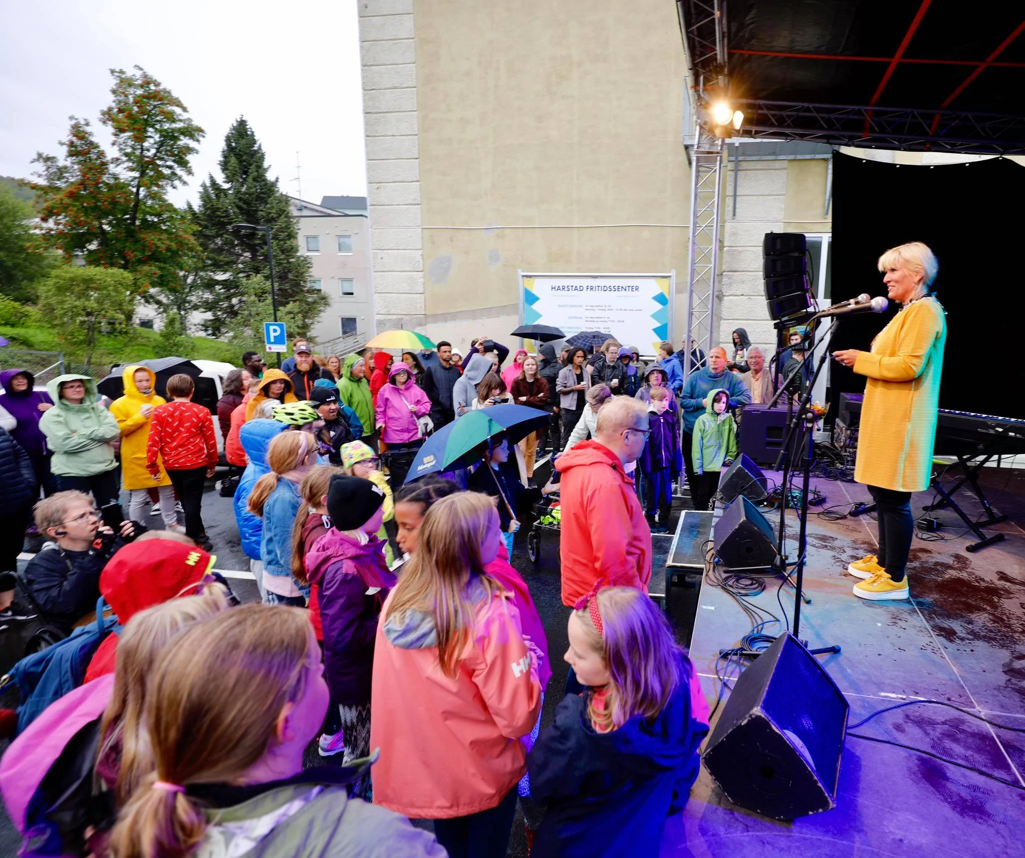 Ordfører Kari Anne Opsal holder tale på åpningsfesten.