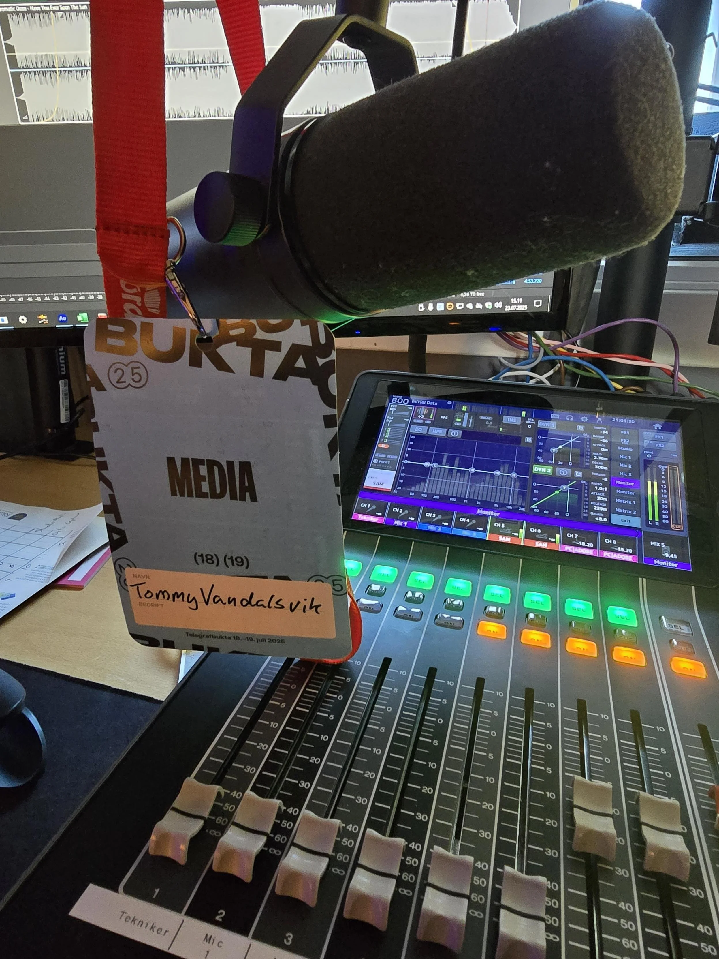 BUKTA 2025: Ep: 01  Onkel Tommy går gjennom fredagen