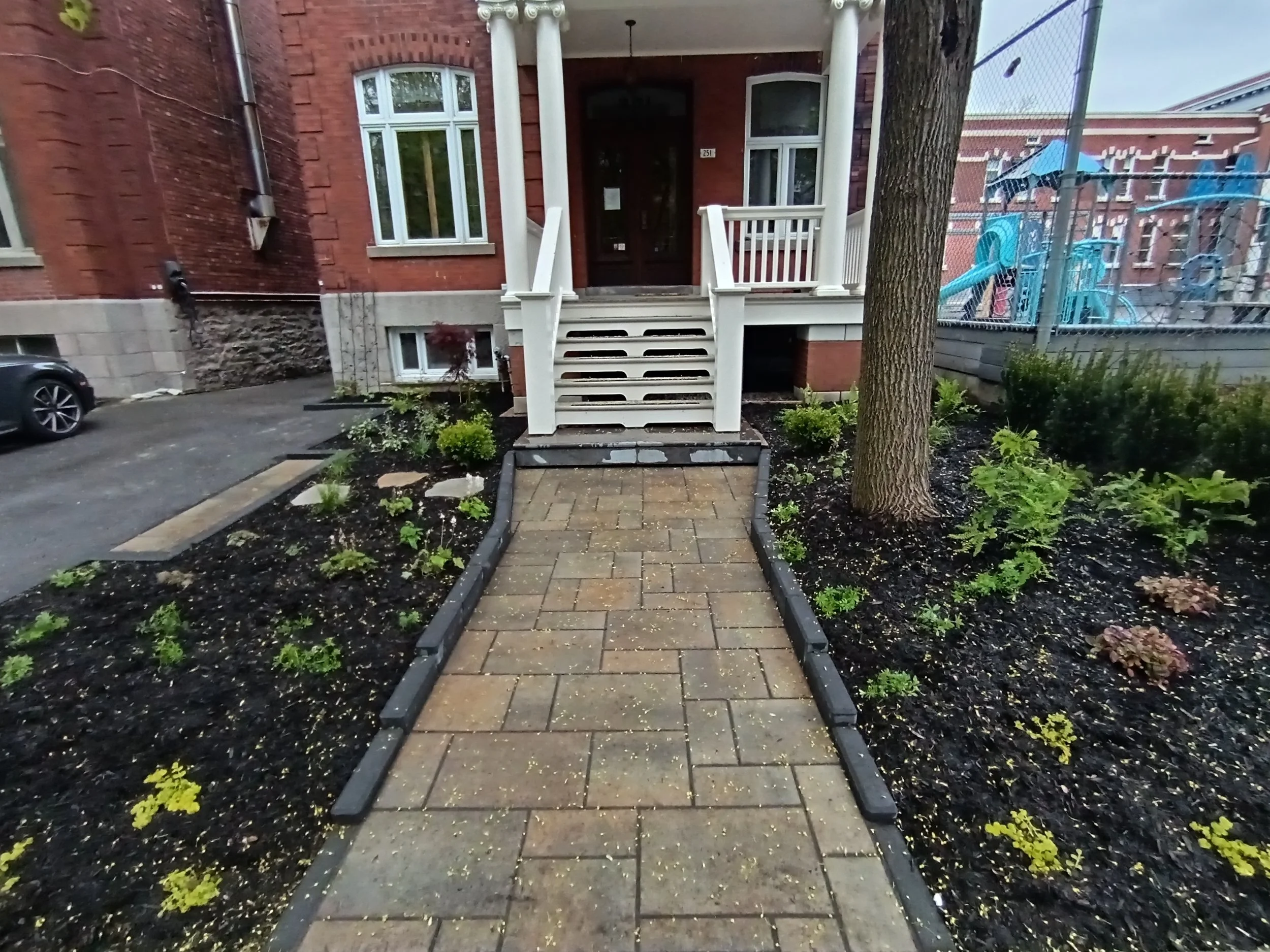 Trottoir en dallage Blu gris champlain