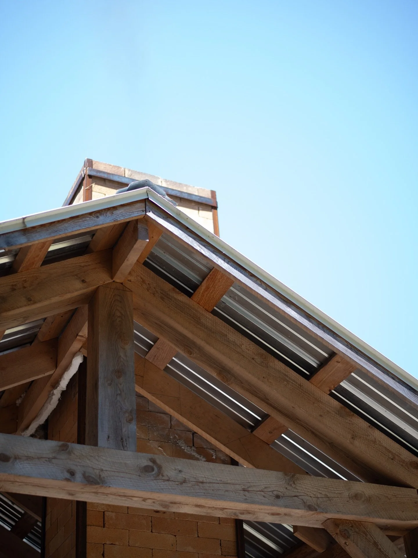 More shots from a great weekend of firing! Stay tuned for tomorrow&rsquo;s unload!

#woodfiredpottery #timber #pottery #conepacks #community #trainkilncommunity #trainkiln #woodfiredceramics #plates