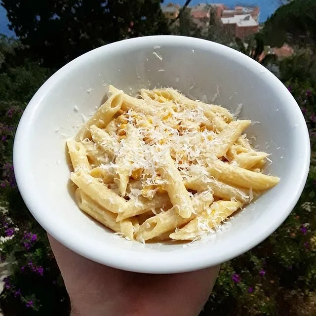 🎶If loving you is wrong... I don't wanna be right... 🎶
Blastemy from the 80s past: penne with cream, saffron, corn, a pinch of sweet paprika and Parmigiano.