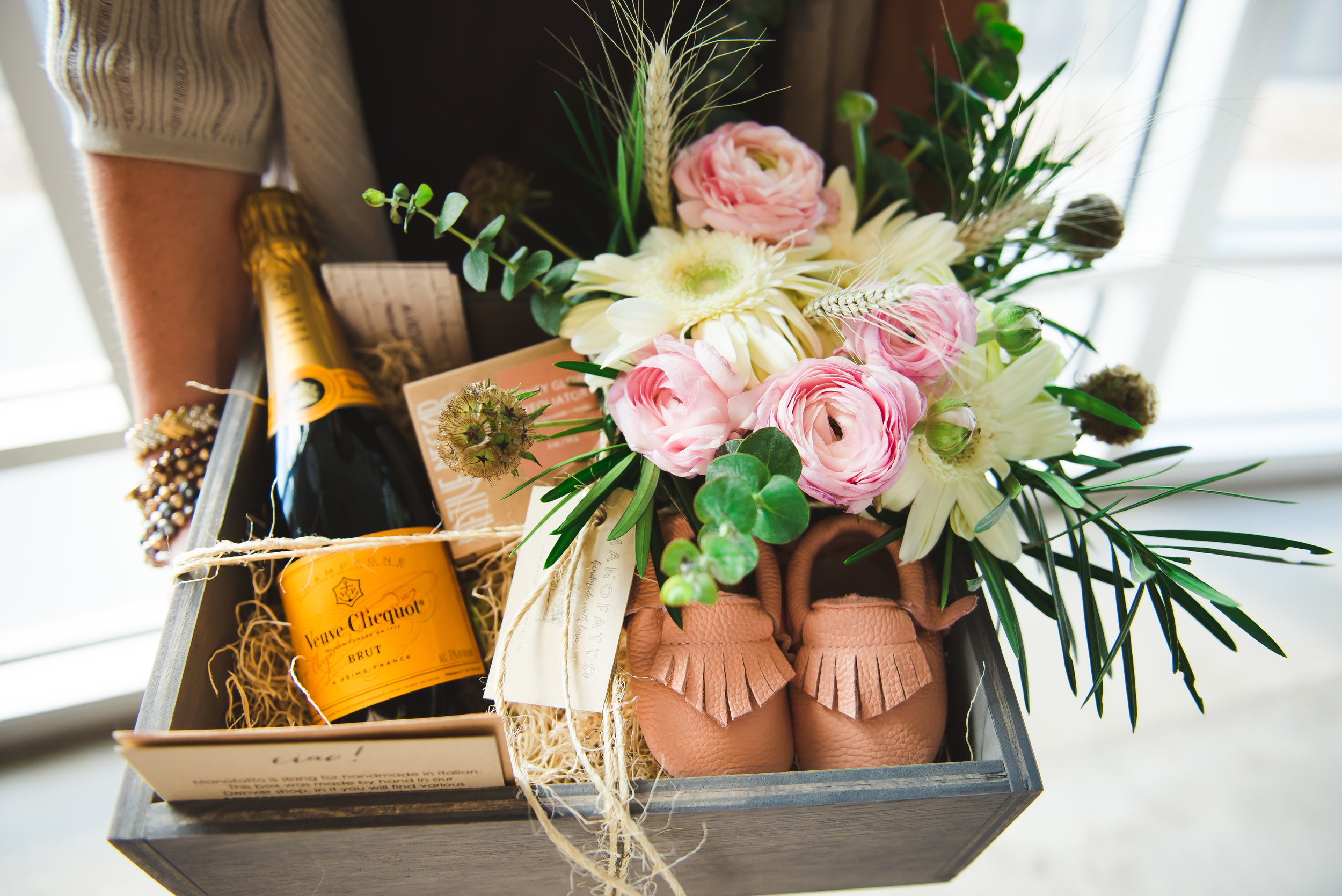 One lucky mama won this beautiful, curated box by Manofatto Homemade .