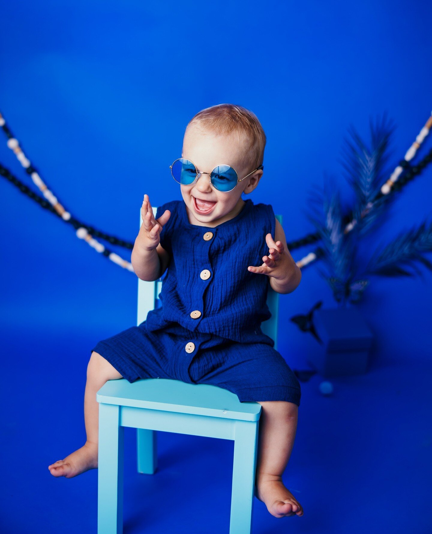 Eli is stoked to be 1 year old! ⁠
⁠
What's your favorite color? Would you want to surround yourself in it for a session?! I love my mono color pix!