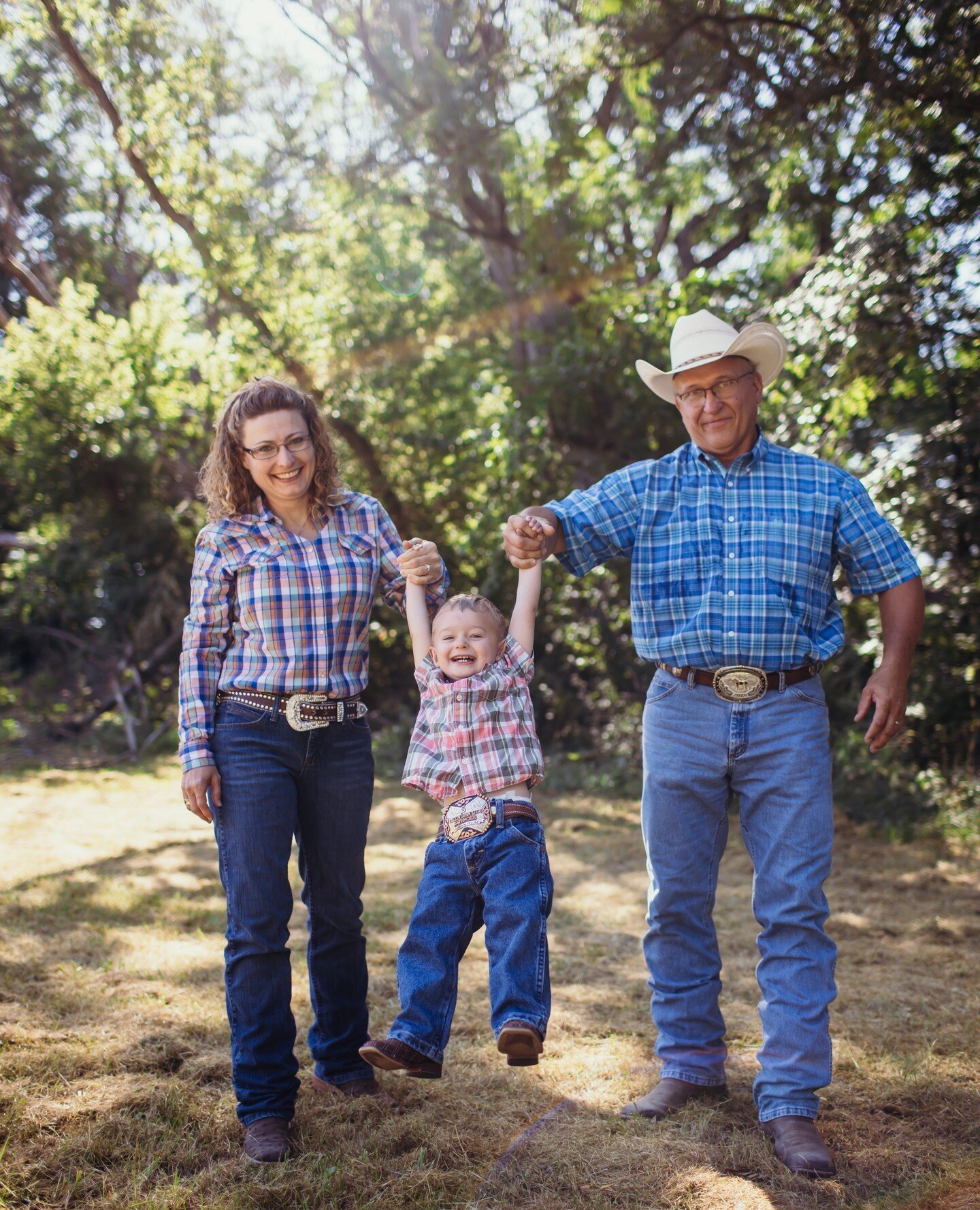 I have over 100 families that come back year after year for photos. To say I am blessed with what I built is an understatement! ⁠
⁠
When I see those number my heart explodes!