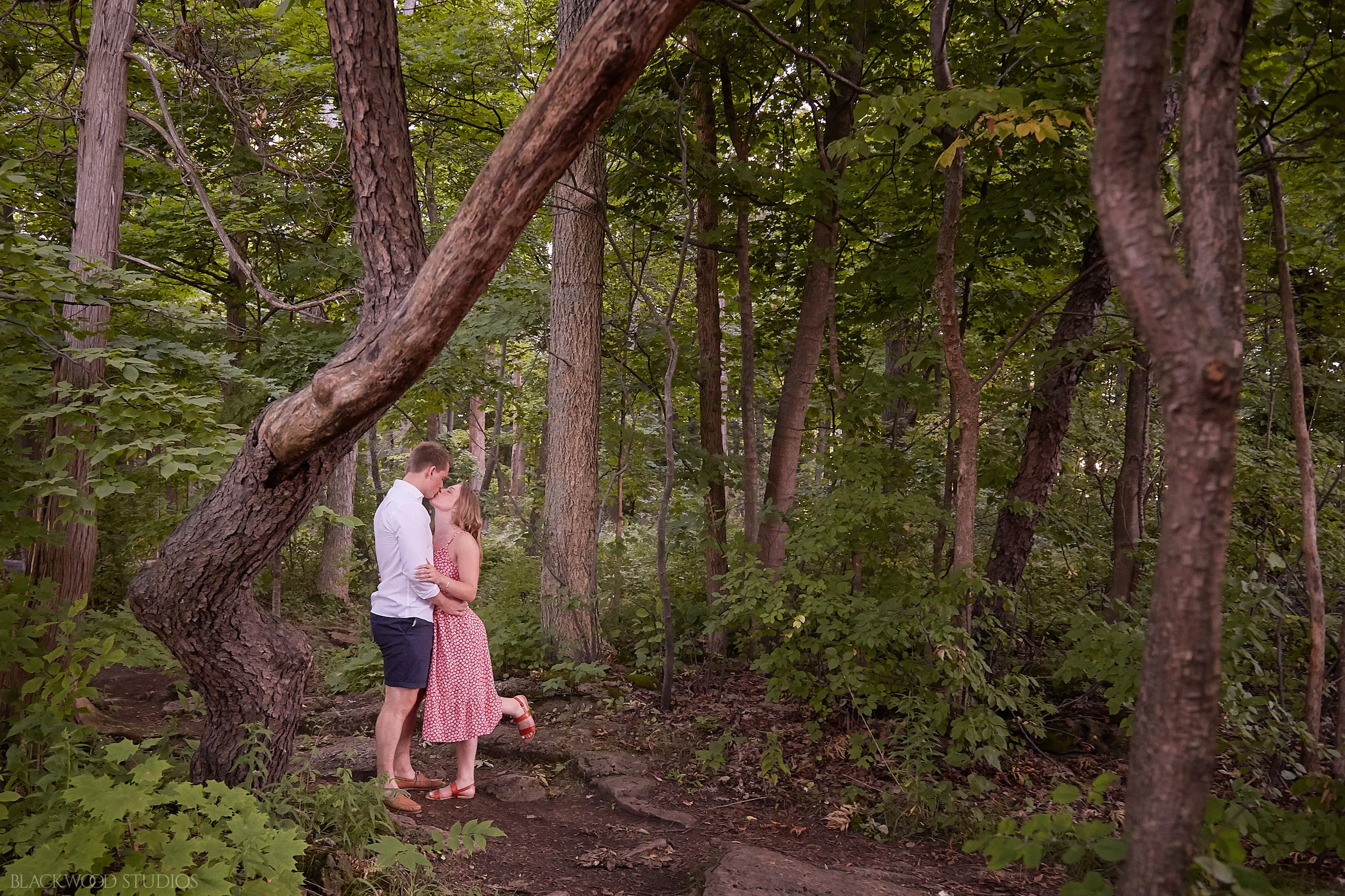 Engagement photography session at Beamer Memorial Conservation Area, Grimsby, Ontario. Photo by Blackwood Studios (blackwoodstudios.co)