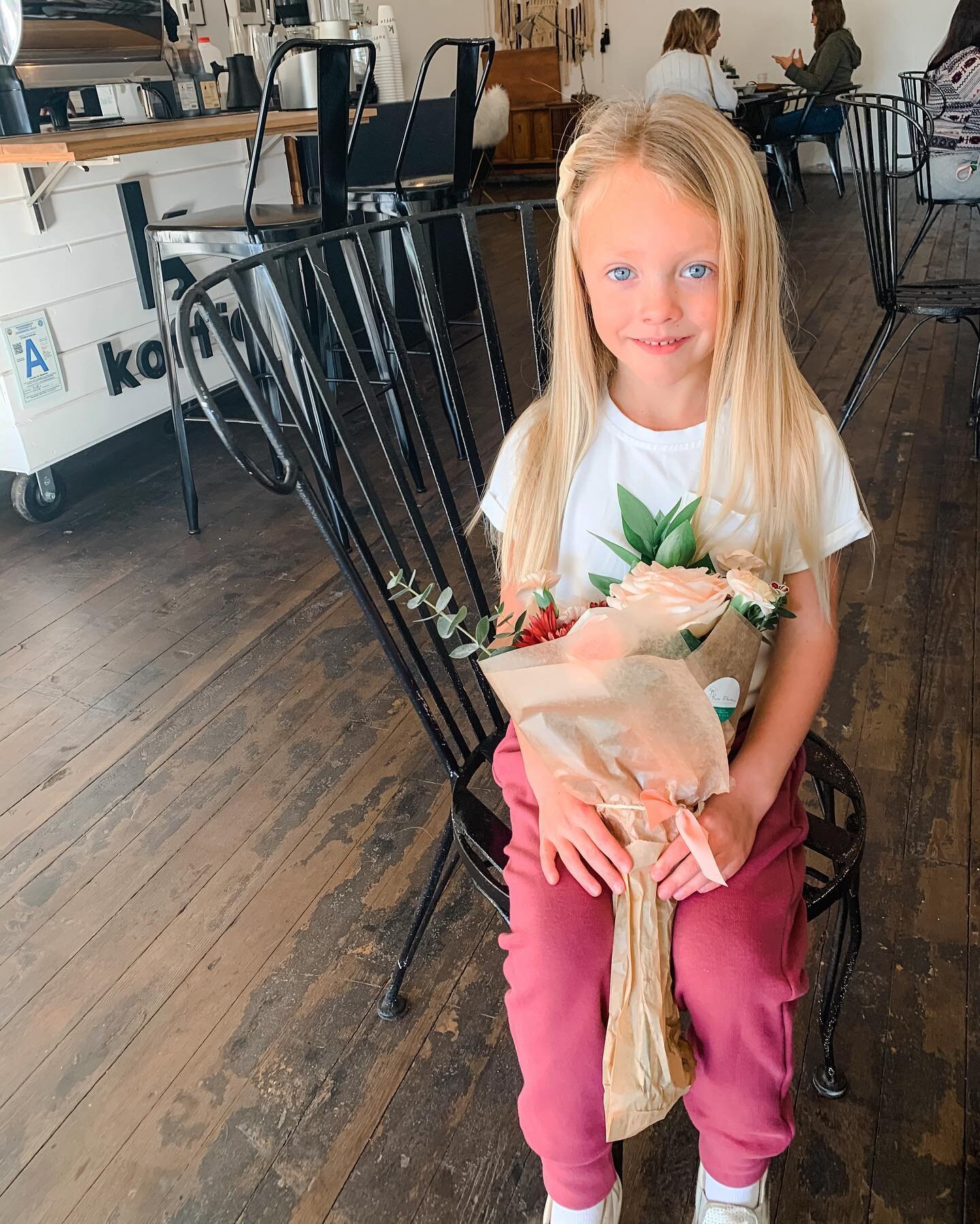 Just a little girl who&rsquo;s obsessed with her daddy. And maybe a daddy who&rsquo;s obsessed with his little girl 🤍 one look at those flowers and they were hers!