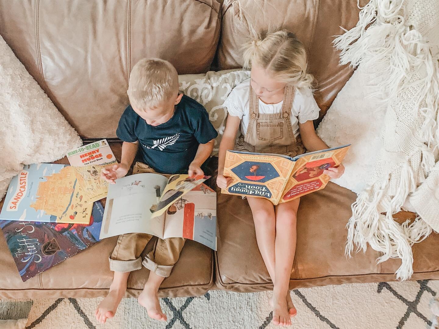 Books on the couch make every day brighter 🤍 It seriously makes my mama heart so happy every time we get that bright blue box in the mail and the kids beam with excitement for their new books! Cultivating a love of learning + reading has been big in