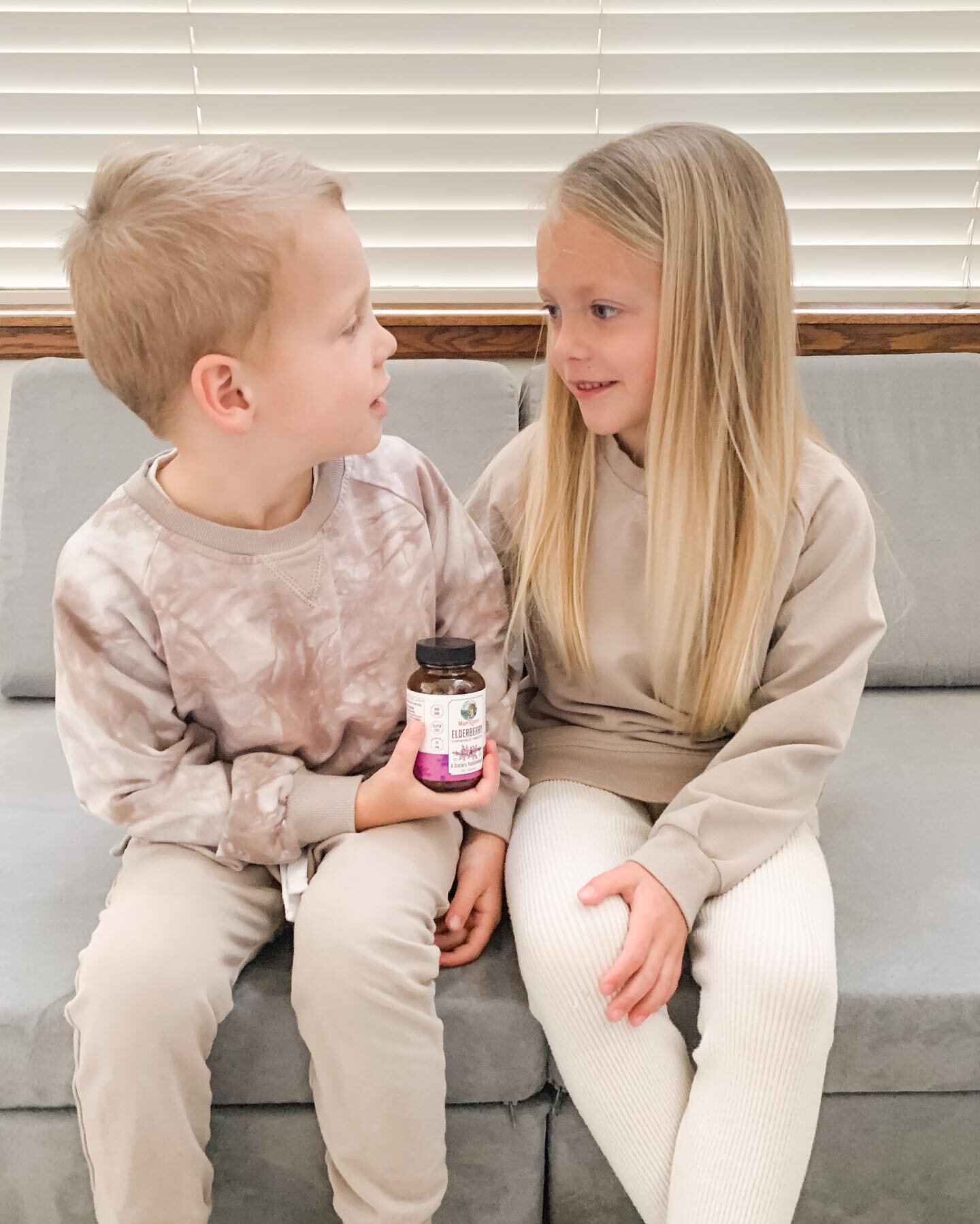 @maryruthorganics are some of our favorite vitamins for the kids so naturally we were stoked when they reached out and asked if we wanted to try out their new Elderberry Chewable Tabs! We did a taste test on stories so go check it out 😉 Both their l