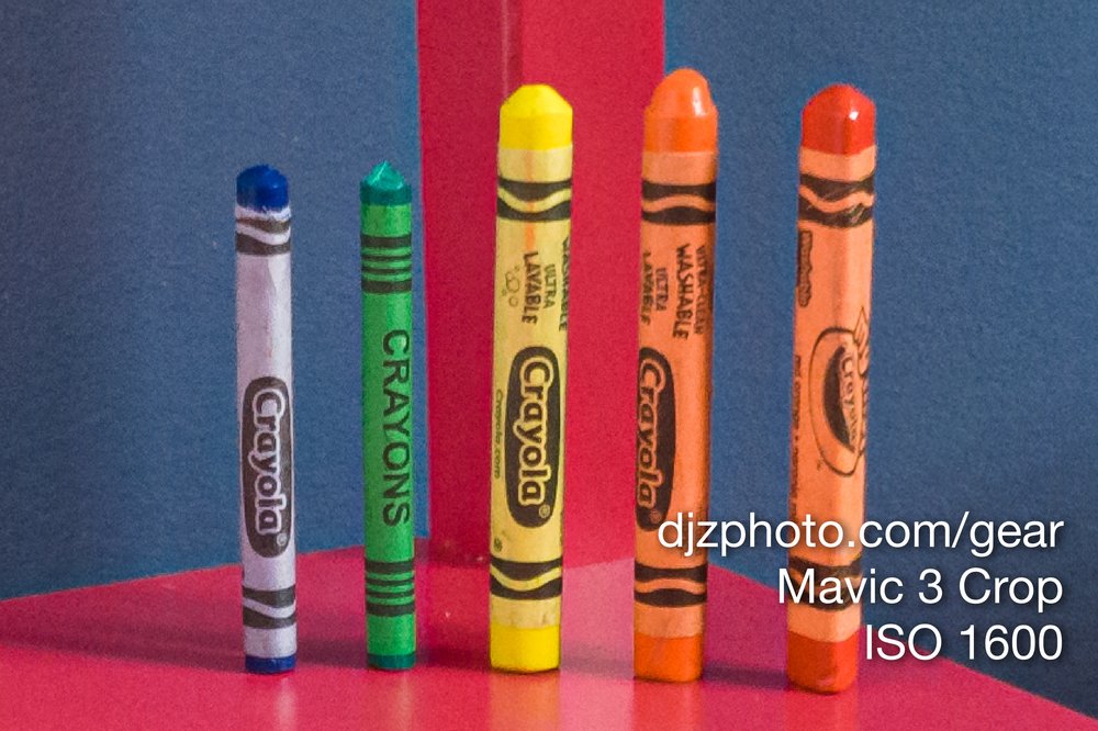 Mavic 3 vs DJI Air 2S Park Crayon Crop ISO 1600 - Mavic 3.jpg