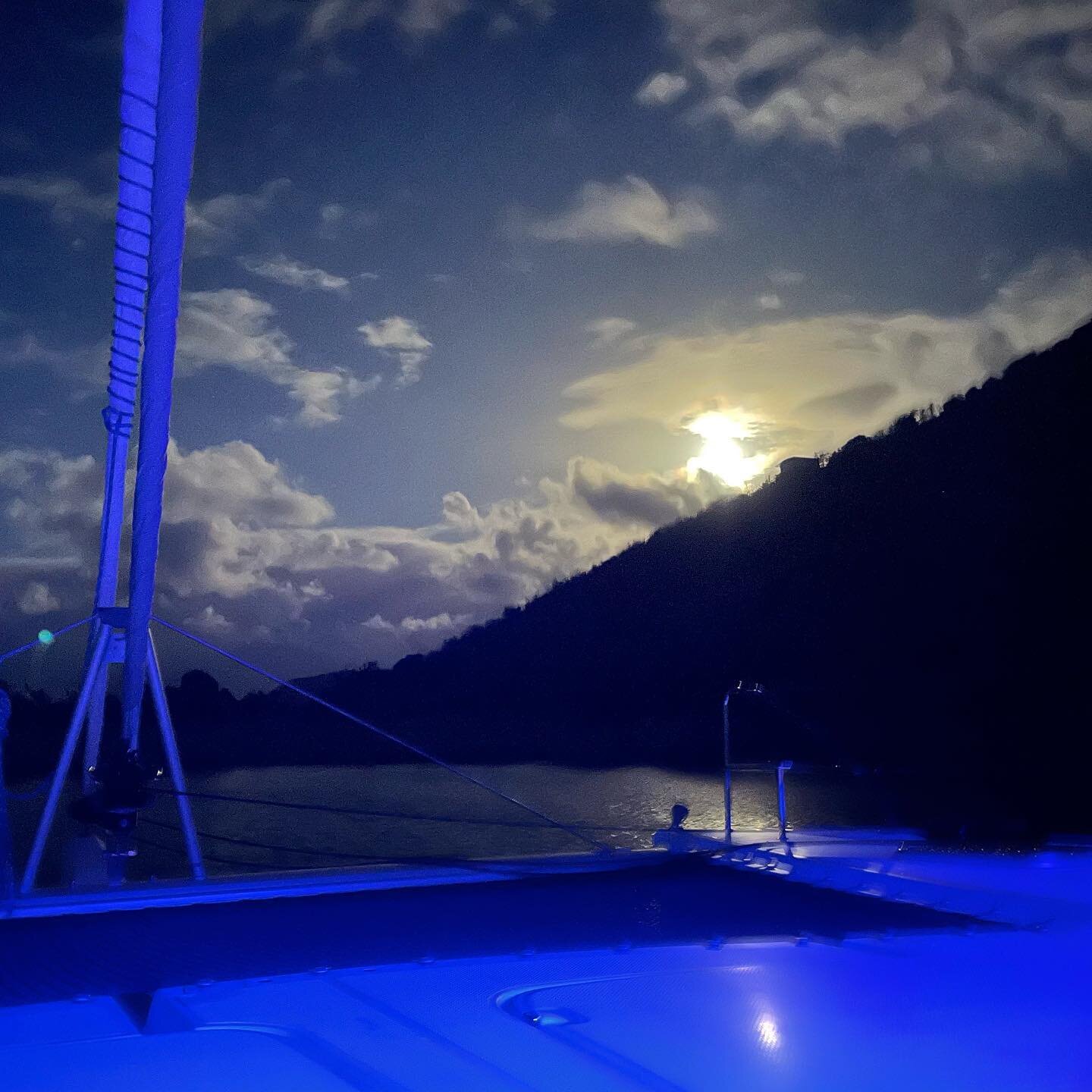 You can find legendary full moon parties in Trellis Bay, Cane Garden, Jost Van Dyke&hellip;and aboard your charter yacht Allende. 🌝