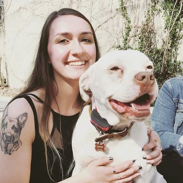 Big shout out to our amazing team member, Robyn! She joined the Oh Happy Dog! crew last fall and has proved to be a phenomenal addition...the fur kids and pet parents love her! Robyn has been incredibly dependable over the months and she has a true g