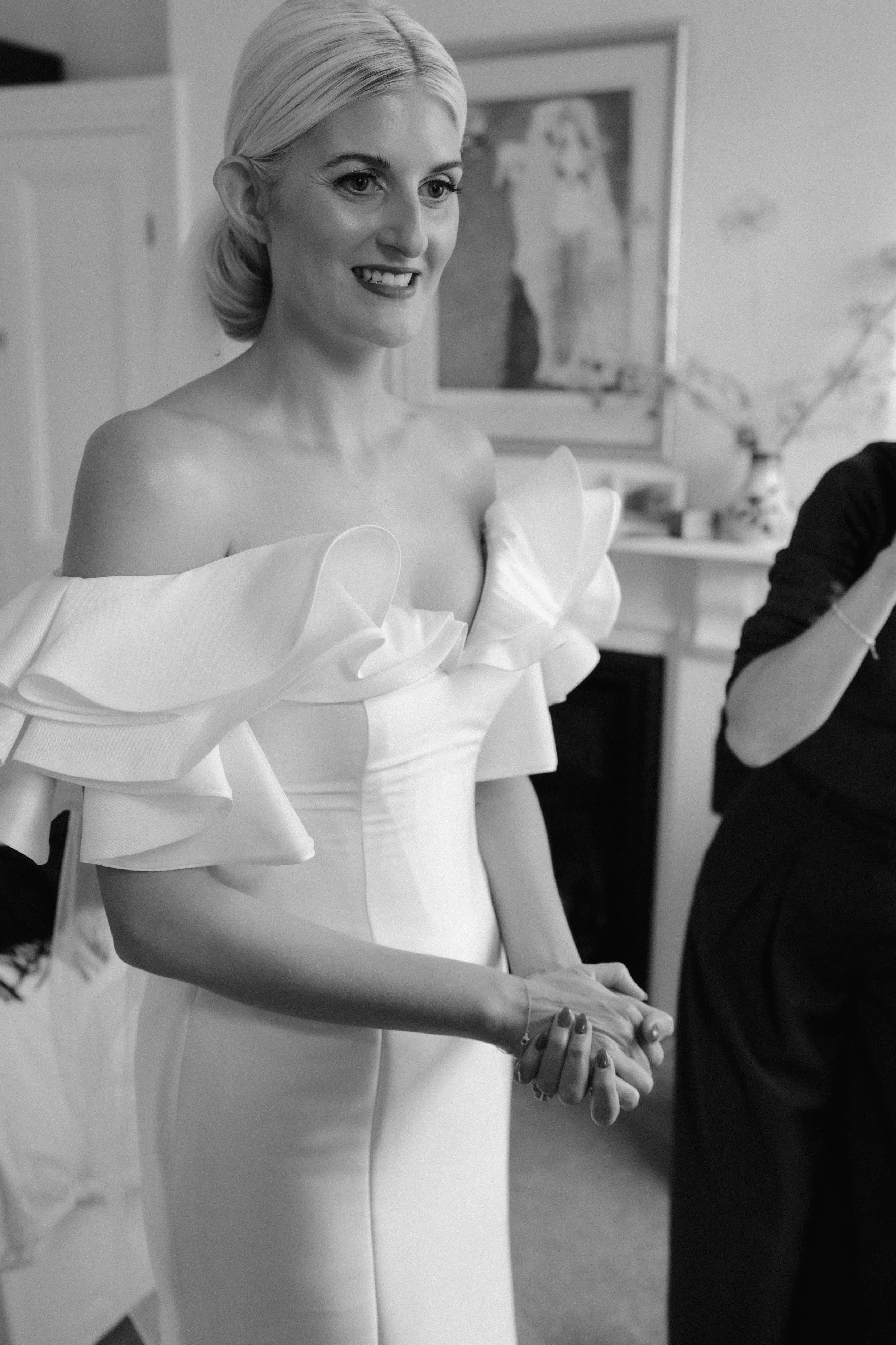 01_Beautiful bride Molly gets ready at home.jpg