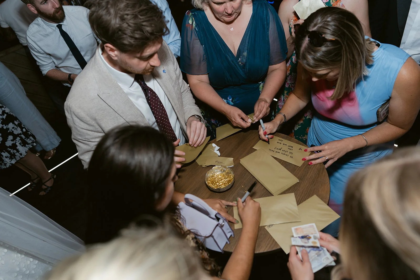 guests-writing-gold-envelopes-money-dance.jpg