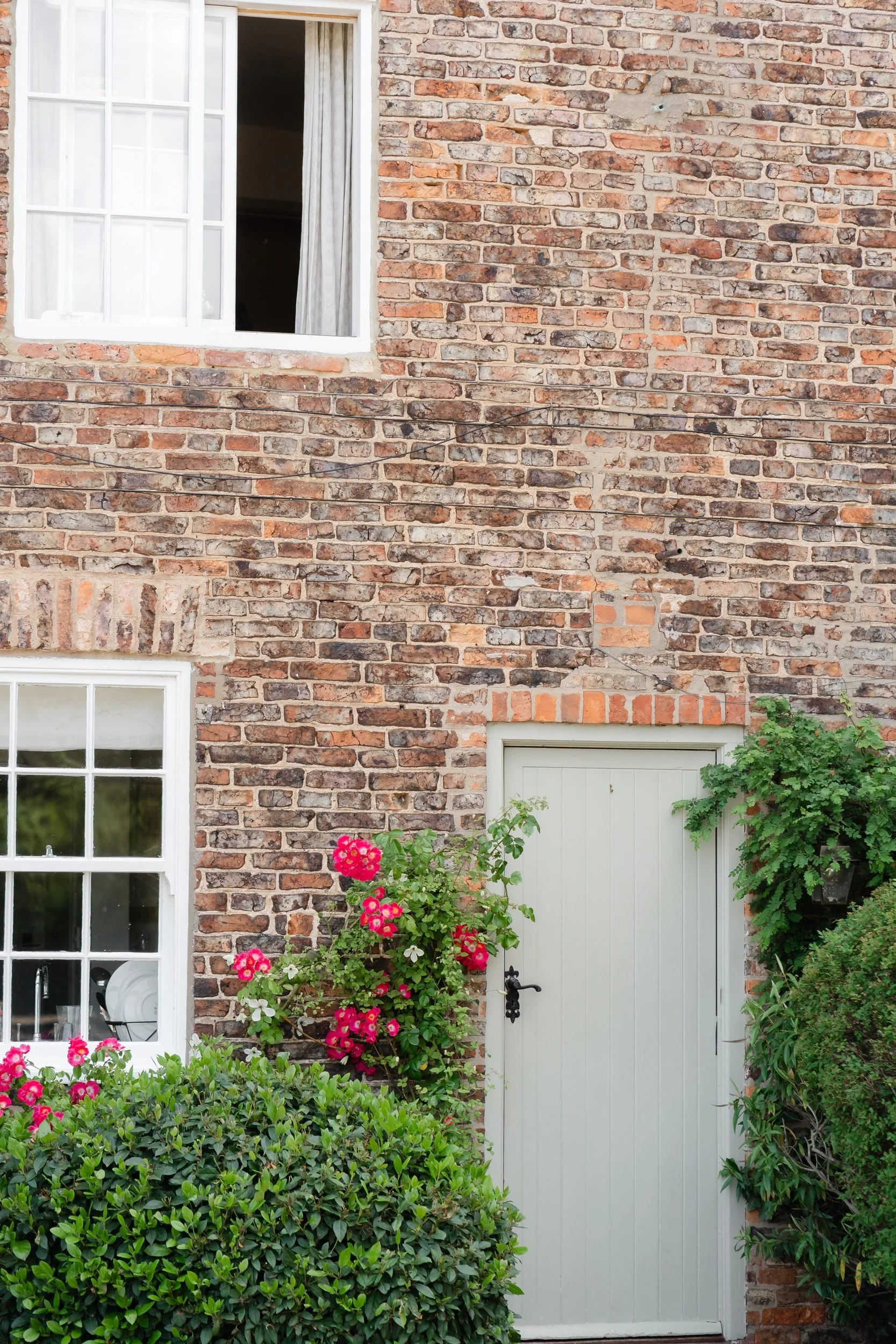 the-normans-brick-cottage-accommodation-roses-112.jpg