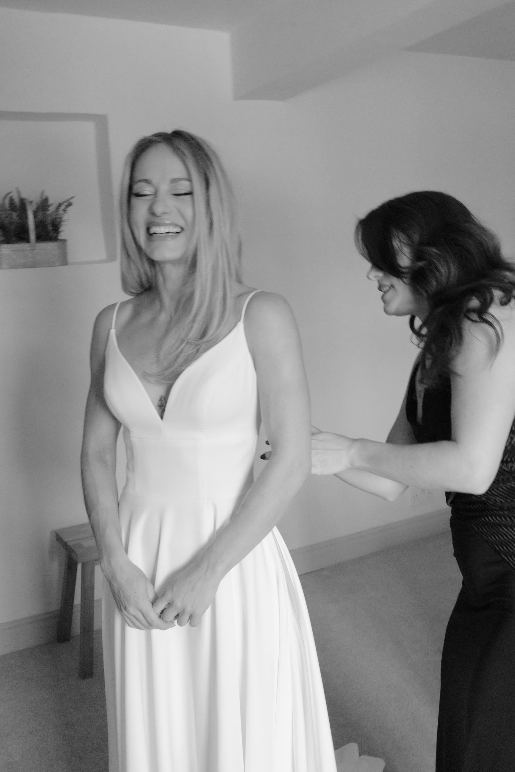 the-normans-bride-laughing-getting-ready-black-and-white-142.jpg
