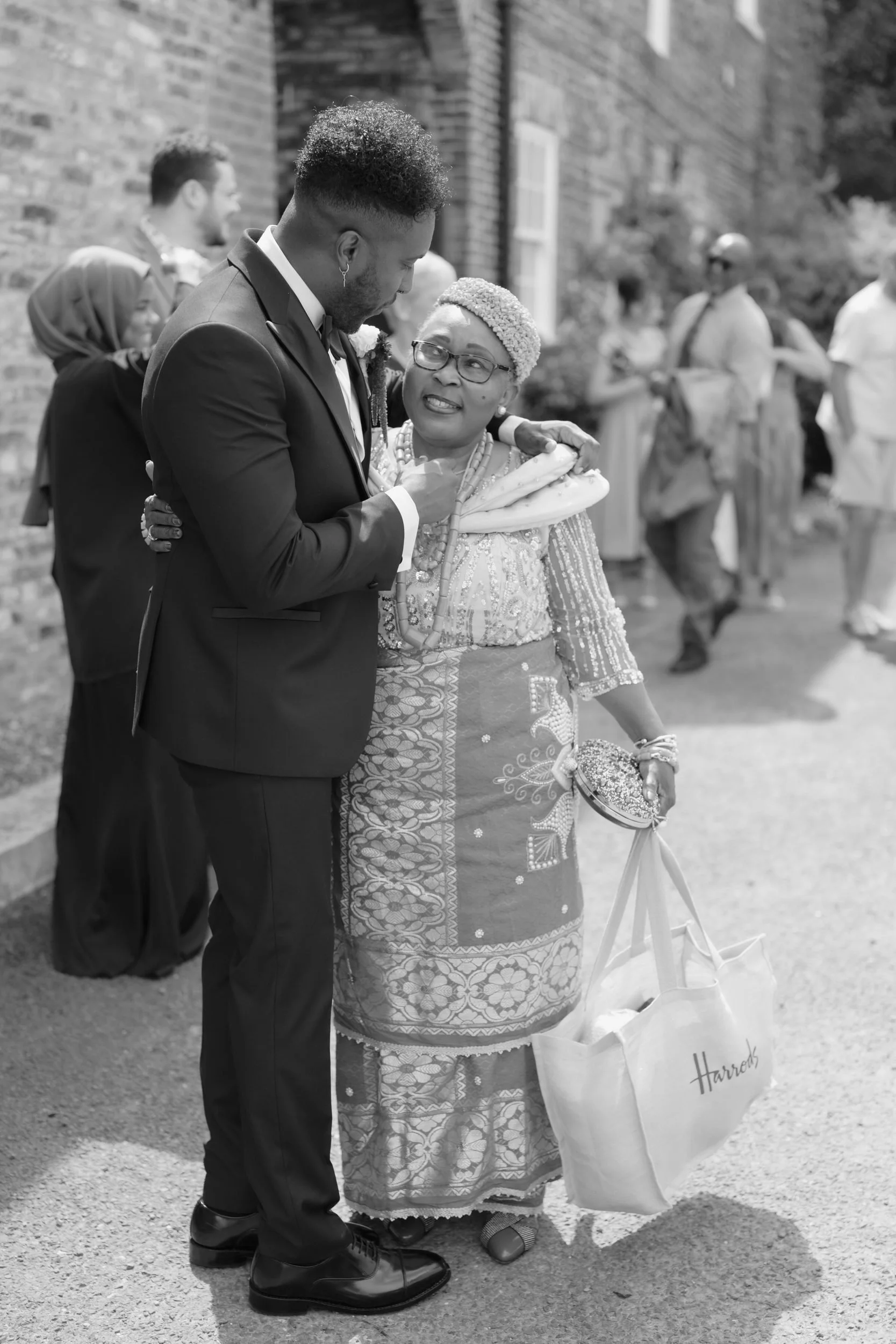 the-normans-groom-greeting-family-courtyard-black-and-white-161.jpg