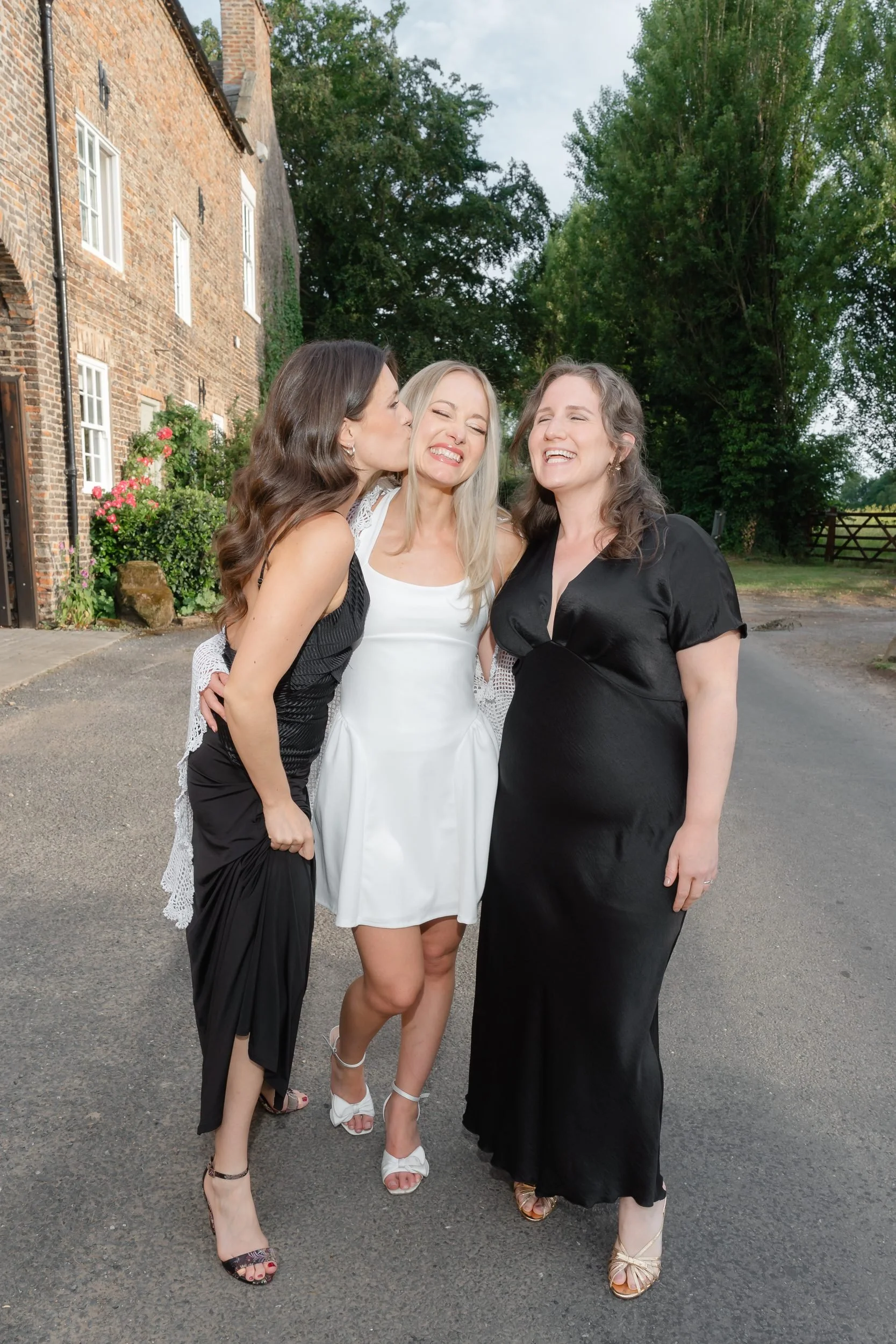 the-normans-bride-evening-dress-bridesmaids-kiss-farmhouse-998.jpg