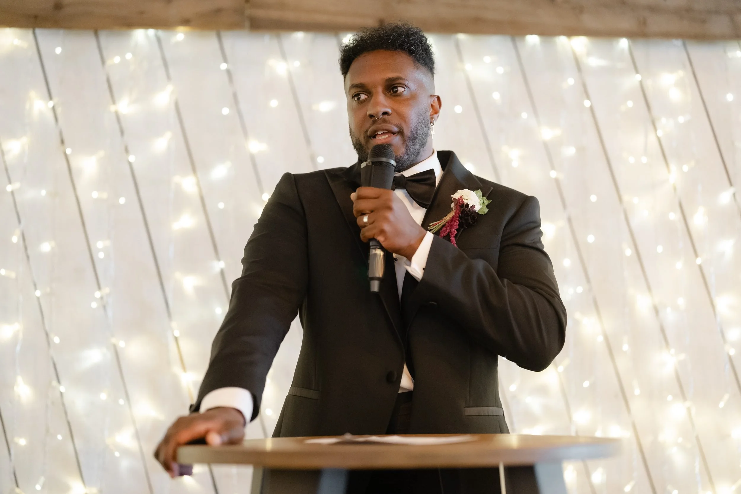 the-normans-groom-speech-microphone-fairy-light-wall-york-venue-860.jpg