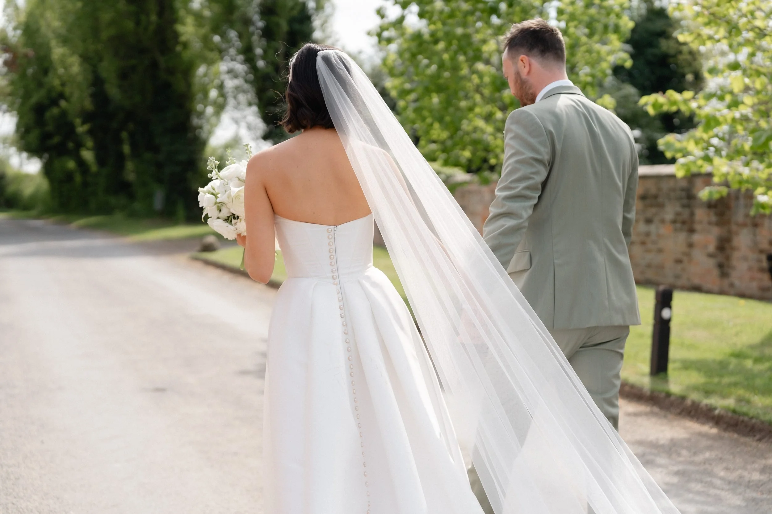 bride-cathedral-veil-country-lane-bilbrough-505.jpg
