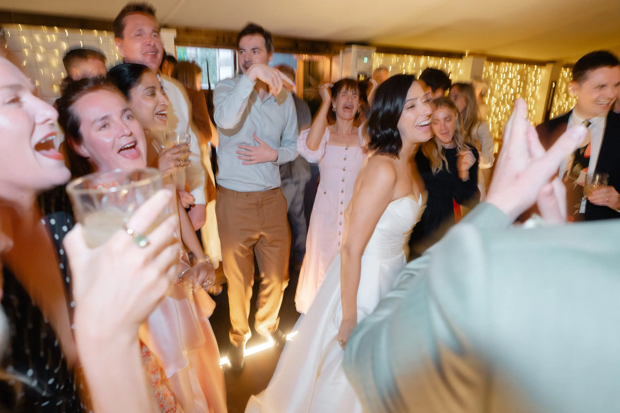 bride-dancing-with-guests-evening-party-863.jpg