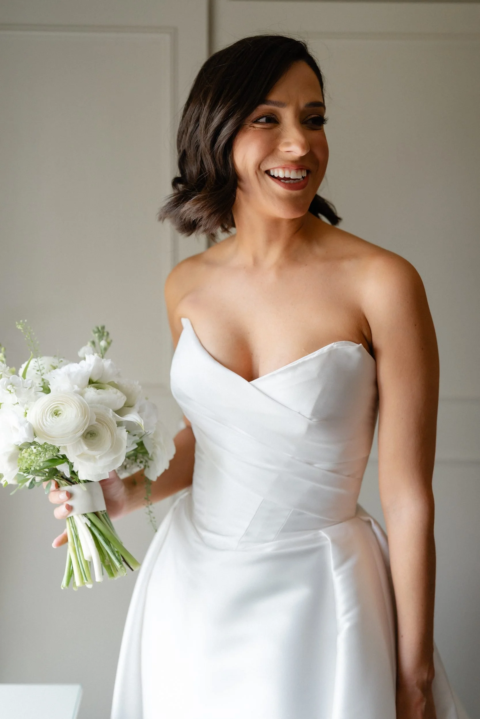 bride-portrait-white-ranunculus-bouquet-132.jpg