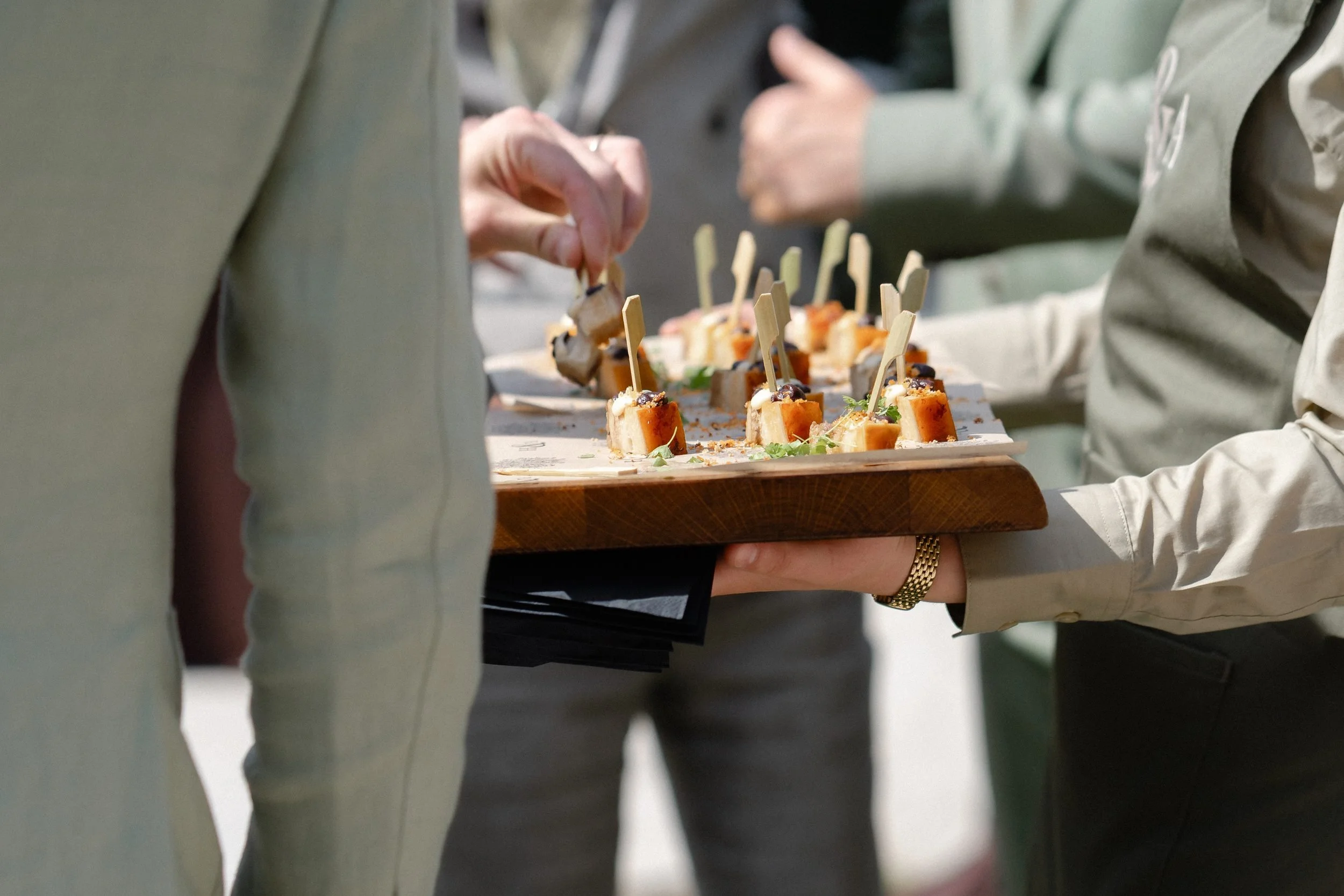 canapes-wooden-board-drinks-reception-409.jpg