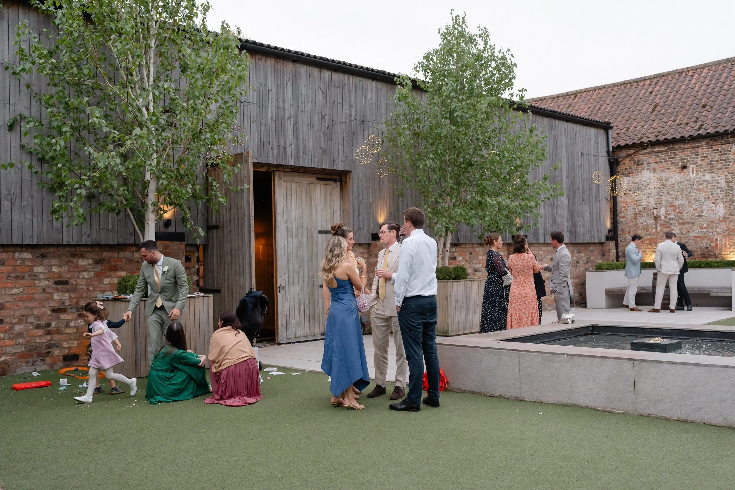 evening-courtyard-guests-silver-birch-water-feature-821.jpg