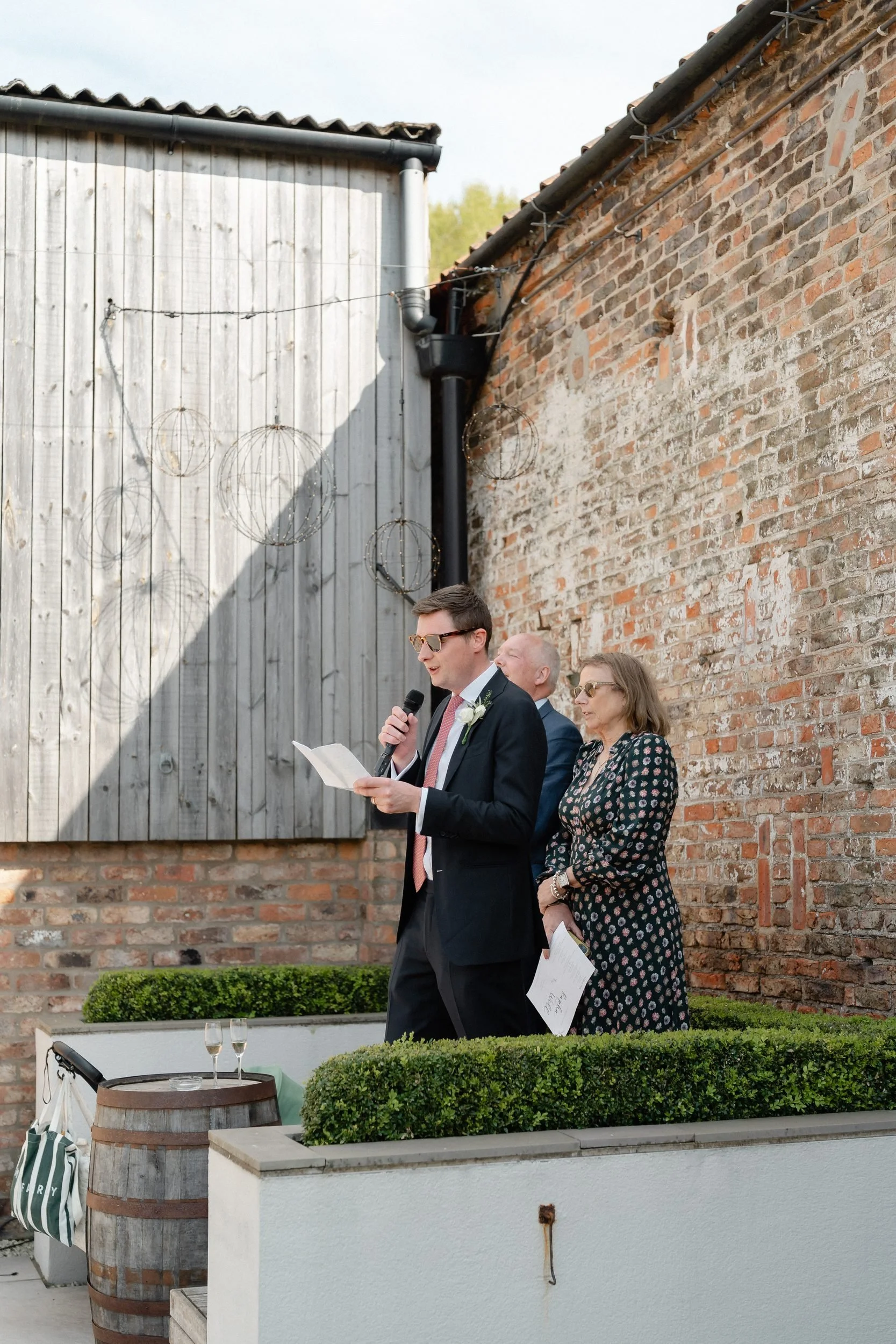 speech-outdoors-courtyard-brick-wall-702.jpg