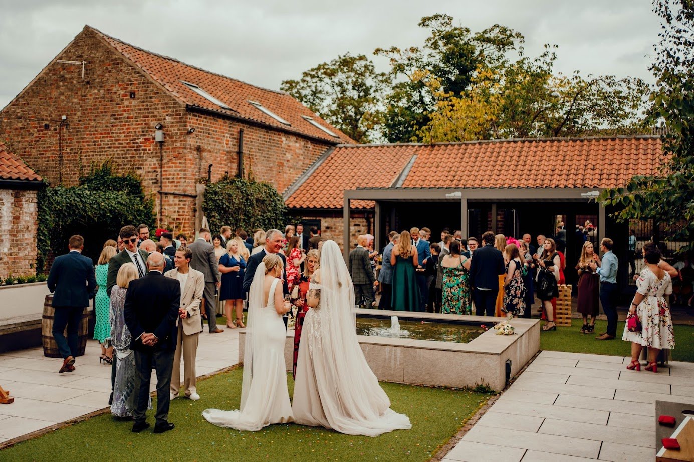 Outdoor barn wedding ideas for summer