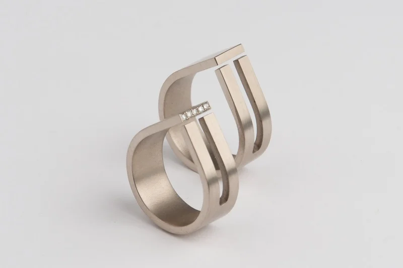 Druppelring in witgoud met diamanten.jpg