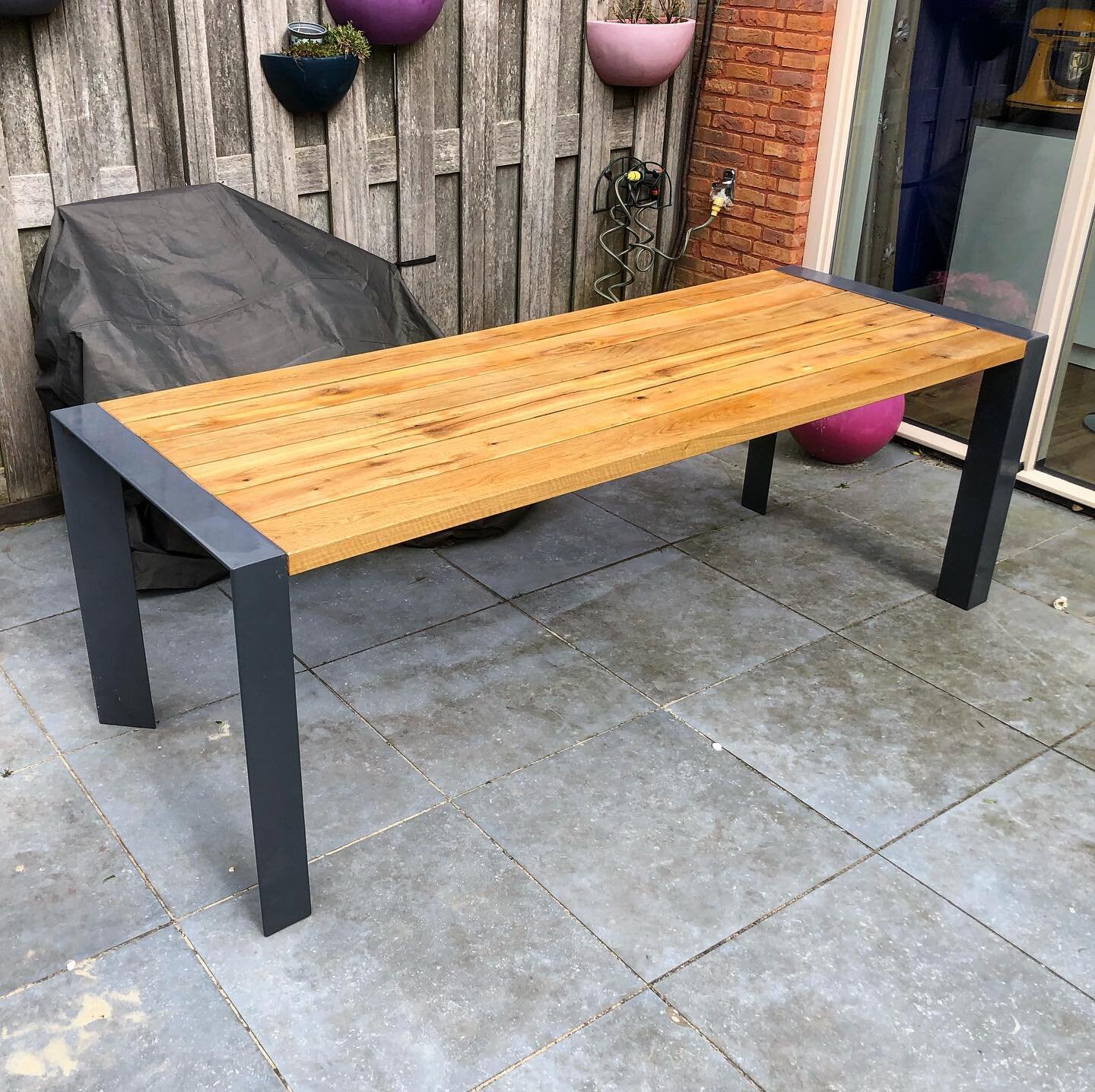 ...and that&rsquo;s not the only thing that got delivered today; also managed to deliver this refurbished table to friends in Voorburg. I made this table about four years ago and the finish started failing. Together with @salpriem I stripped the old 