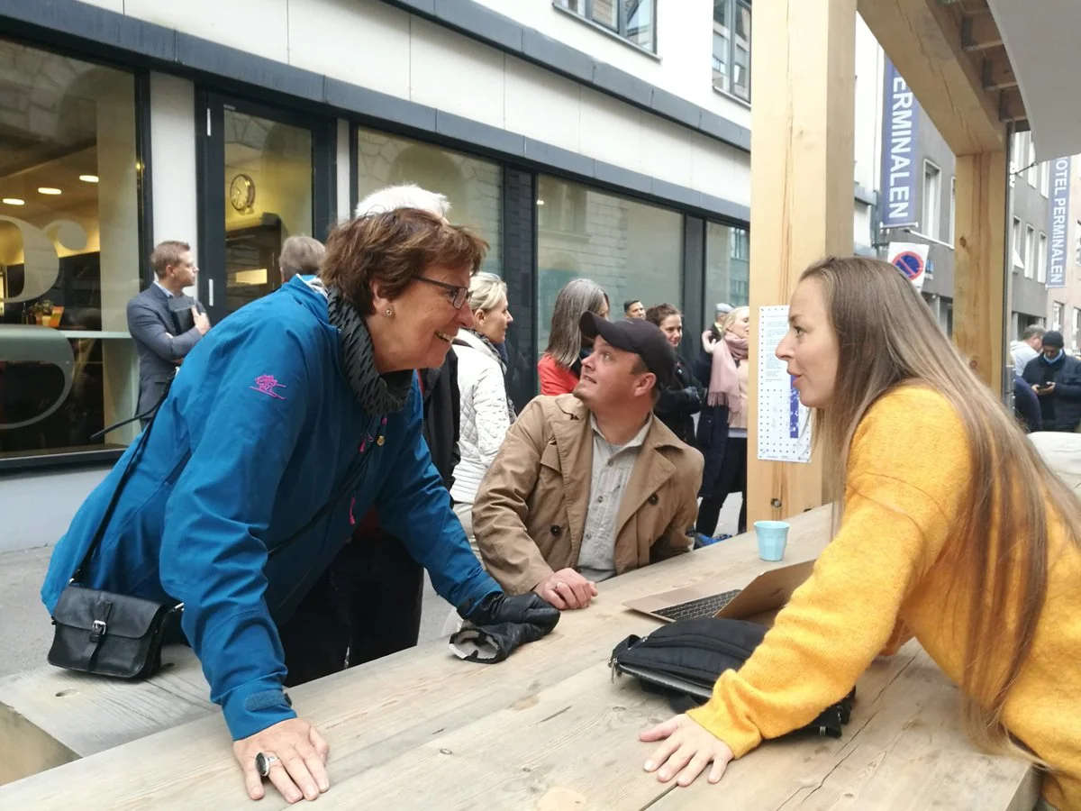 Ordfører Marianne Borgen var med på PR-stuntet da byrådet lanserte utekontorene. Det ble med et PR-stunt. Nyhetsavisen Ja til bilen i Oslo testet utekontorer tidligere i år.