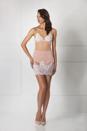 eloquent-slip-650363_300x.jpg