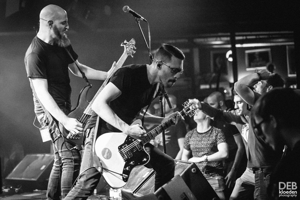 Sleepmakeswaves Captured Live In Adelaide