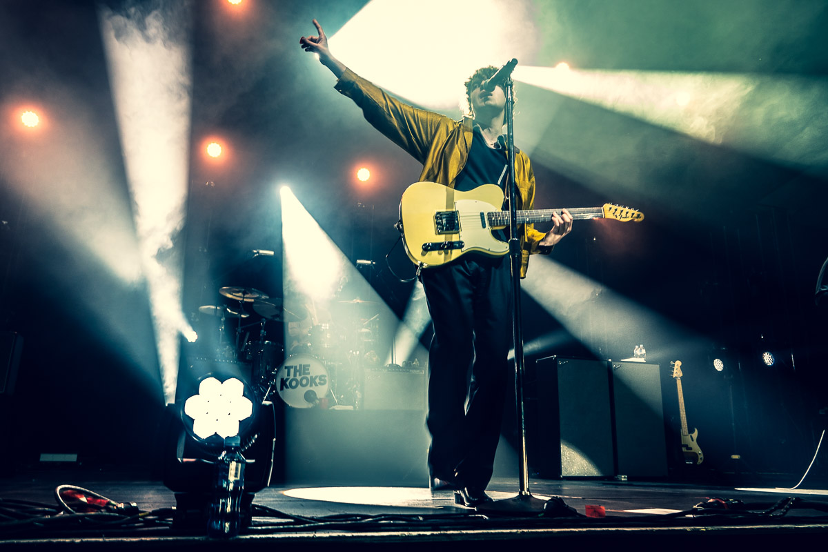 The-Kooks-Black-of-Hearts1.jpg